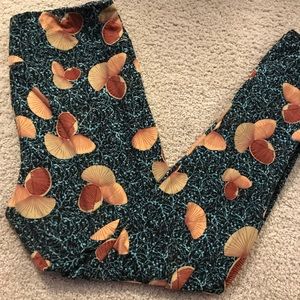 Tall and Curvy LuLaRoe leggings!